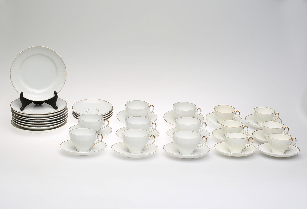 ARTHUR PERCY. Kaffe- och Moccaservis, 41 delar "Casablanca" Karlskrona Porslinsfabrik, 1940-tal.