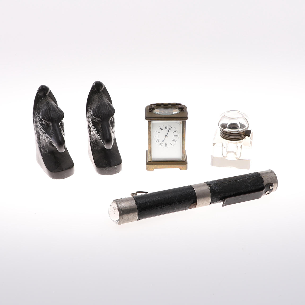 A WWII INFANTRY SIGNALLING TORCH.