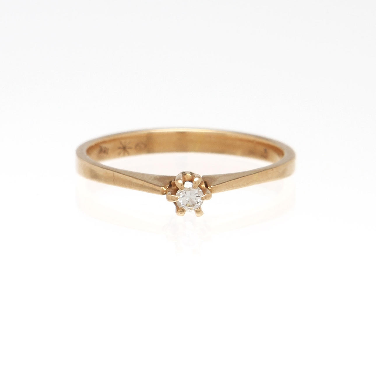 RING, 18 k, diamant 0,05 ct, ca 2,3 gram.