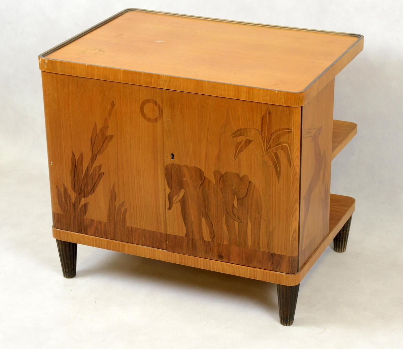 RÖKBORD MED INTARSIA, funkis, 1900.talets första hälft.