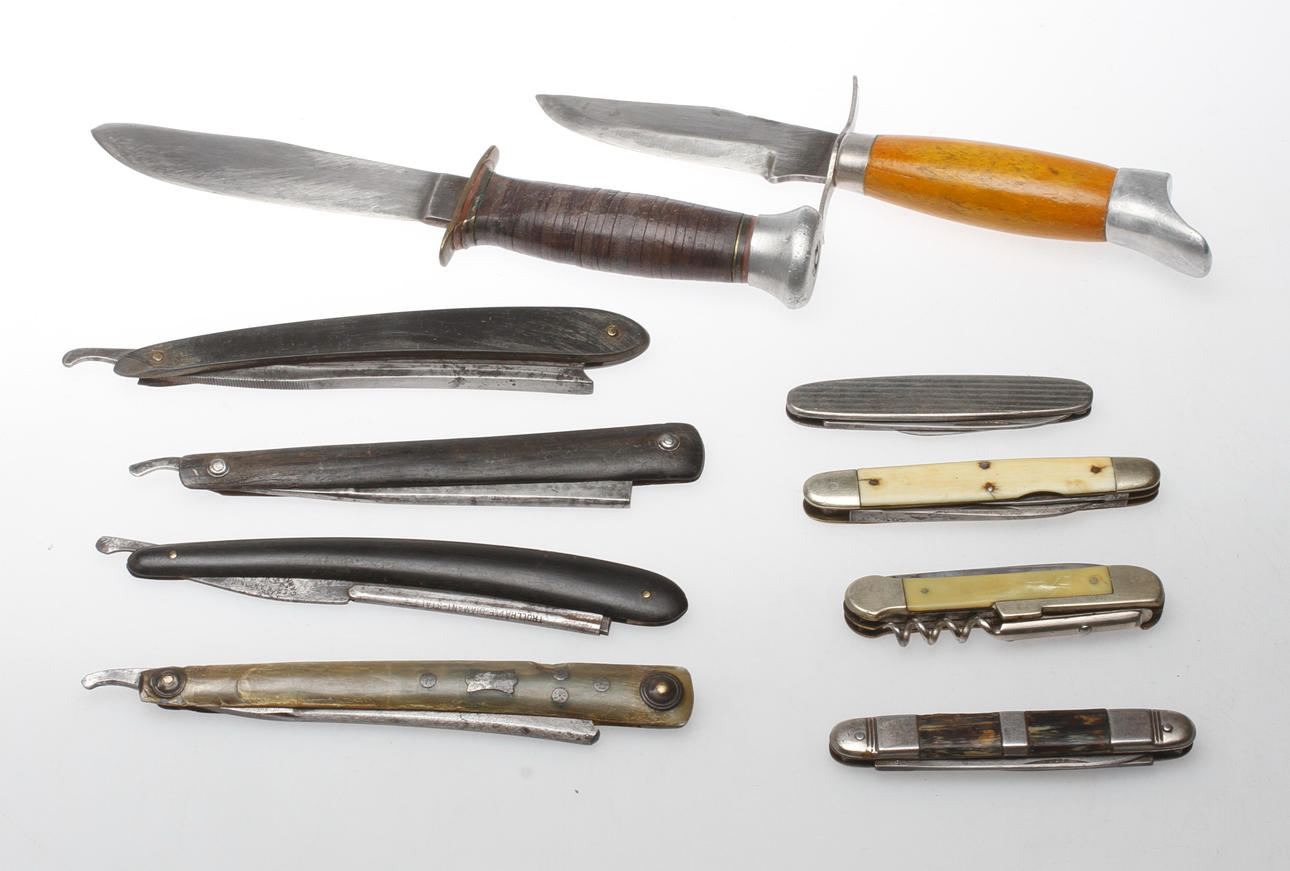 KNIVAR, 10 st. Olika modeller. Bland annat Pontus Holmberg, Eskilstuna, 1900-tal.