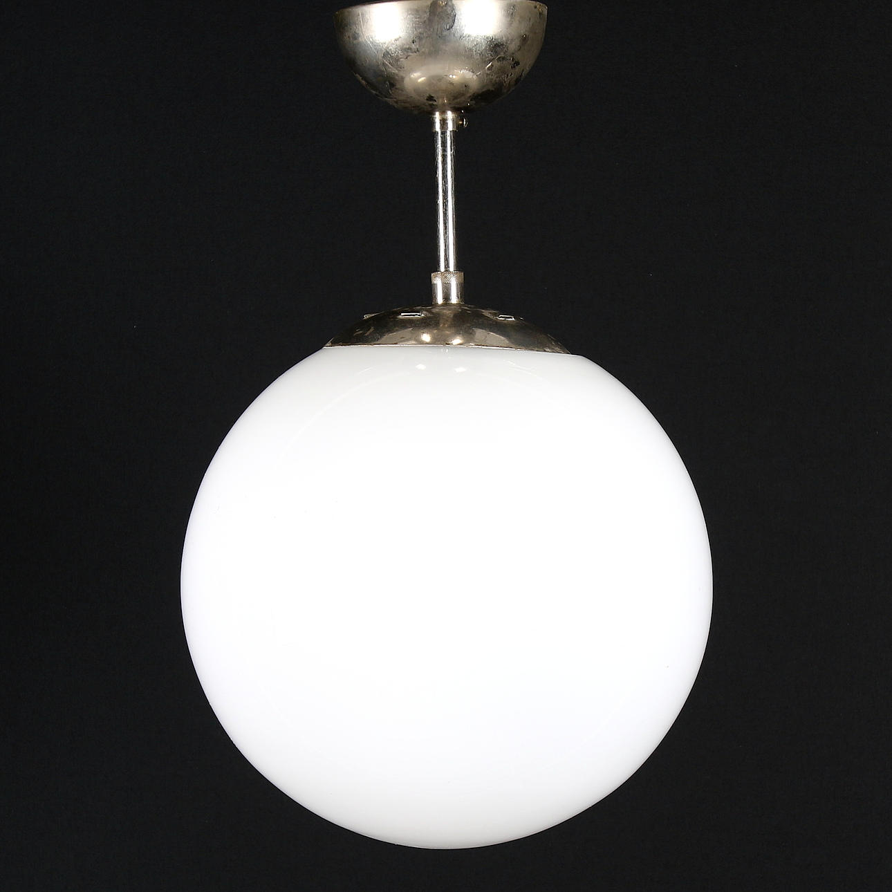 TAKLAMPA, glas och krom, klotmodell, Funkis / Art deco. 1930-tal.