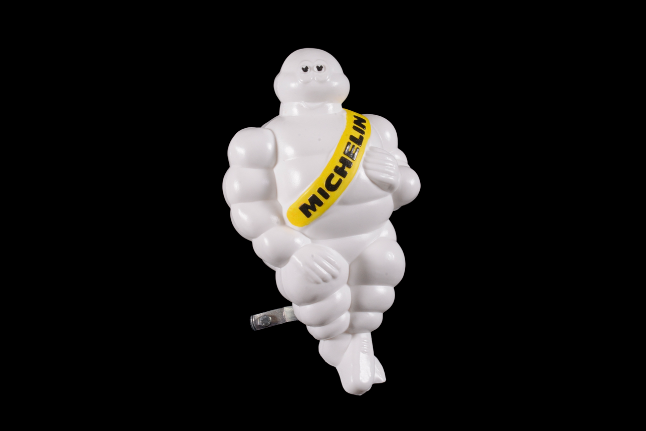 MICHELINGUBBE, plast med fäste.