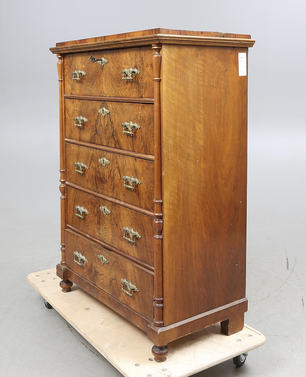 HERRBYRÅ, nyrenässans, 1800-talets slut.