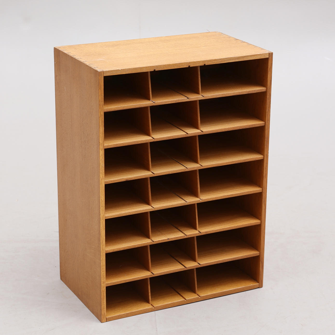 HYLLA/POSTFACK, trä, 1900-tal.