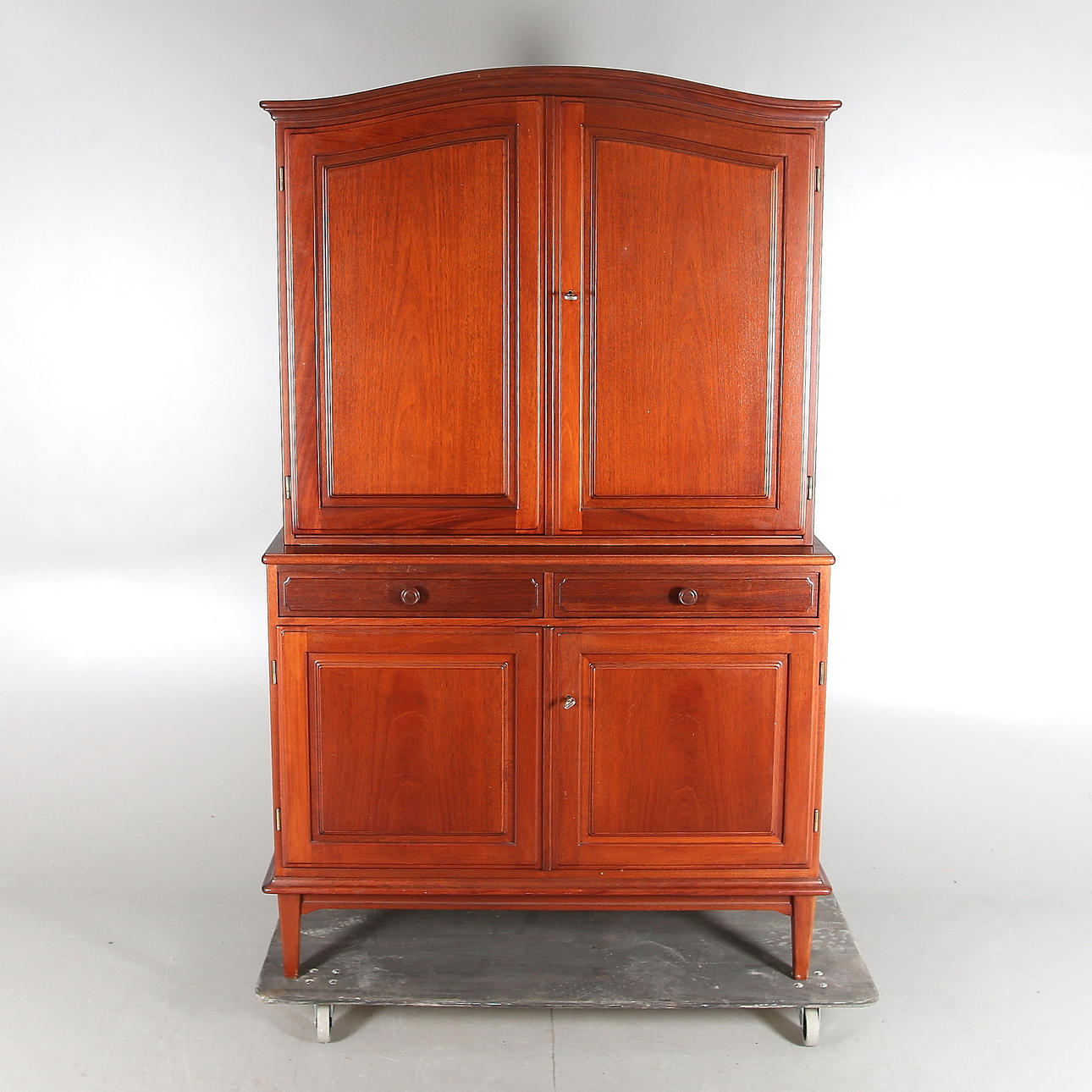 MATSALSSKÅP, körsbärsträ, Carl Malmsten stil, 1900-talets andra del.