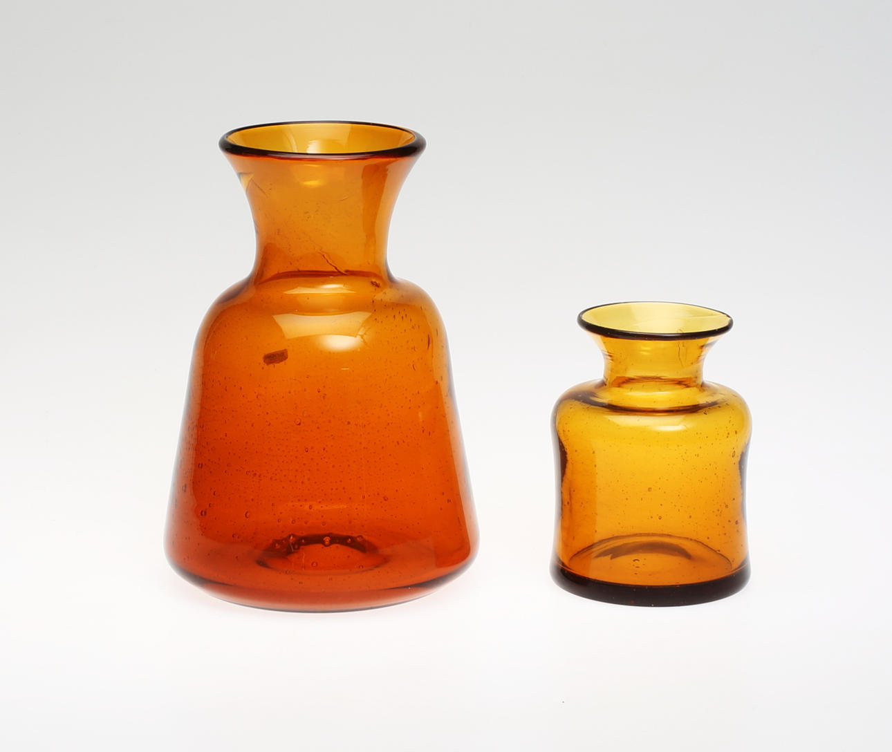 ERIK HÖGLUND. VASER, 2 st, glas, Boda glasbruk.