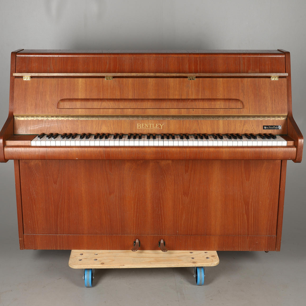 EIN BENTLEY KLAVIER.