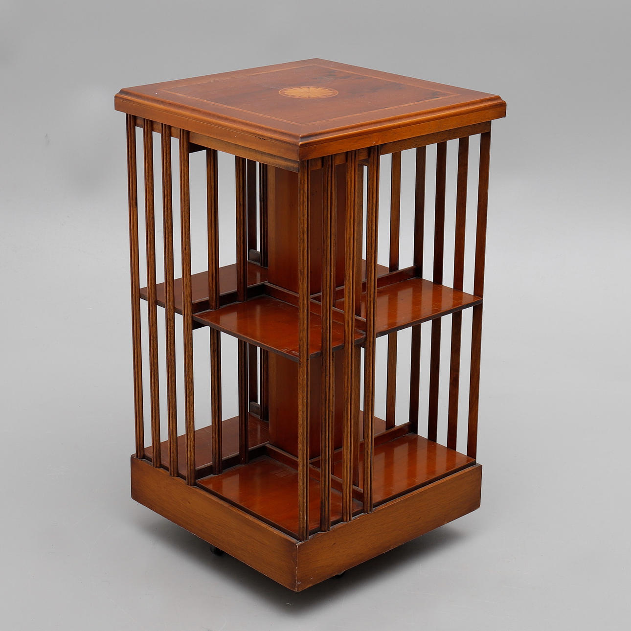 BOKSNURRA, ENGELSK STIL, 1900-TALETS ANDRA HÄLFT.