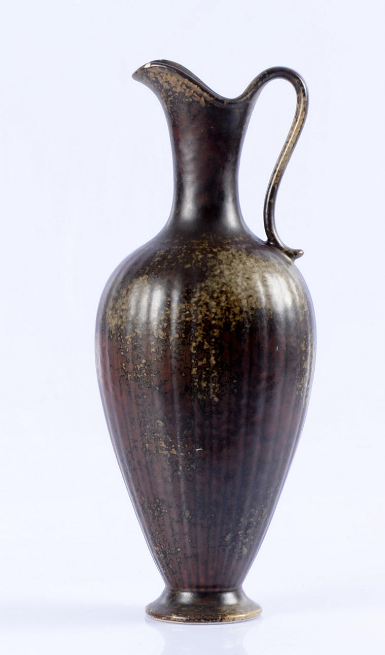 GUNNAR NYLUND. Hänkelvas,i stengods, signerad GN, Rörstrand.