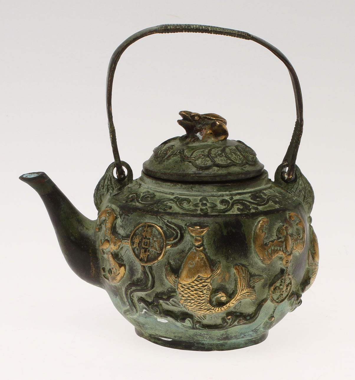 KANNA, brons, reliefdekor med figurer, Kina.