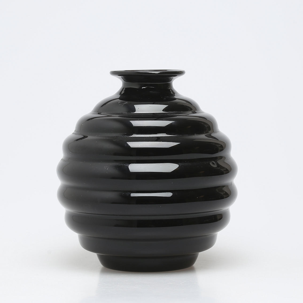 VAS, black glass, 20th century.