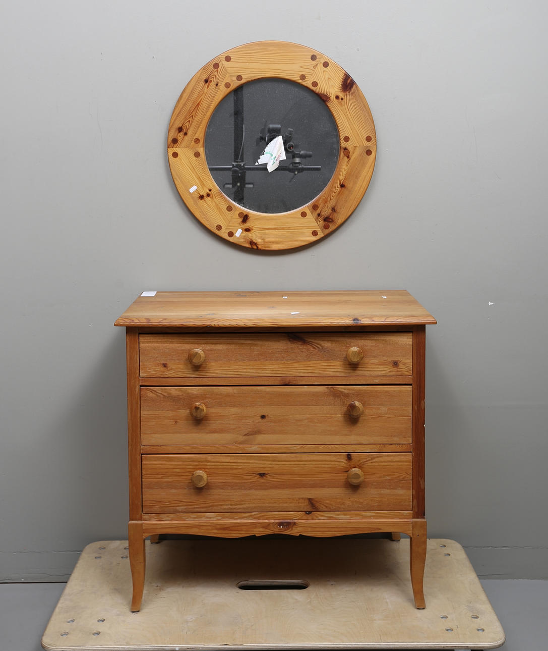 BYRÅ MED SPEGEL, 1900-tal.