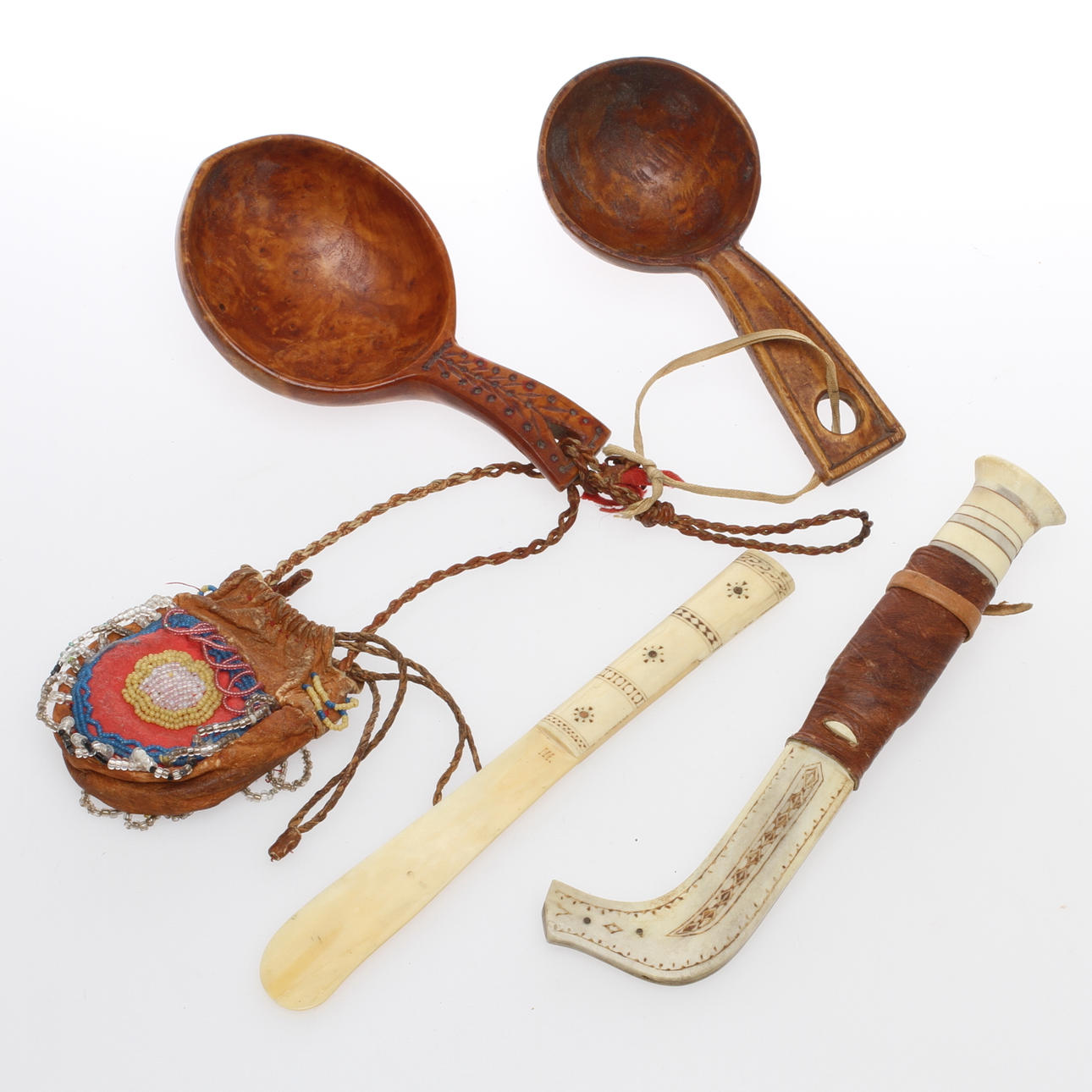 SAMEARBETEN, 5 delar, bland annat kniv signerad P.U., 1900-tal.