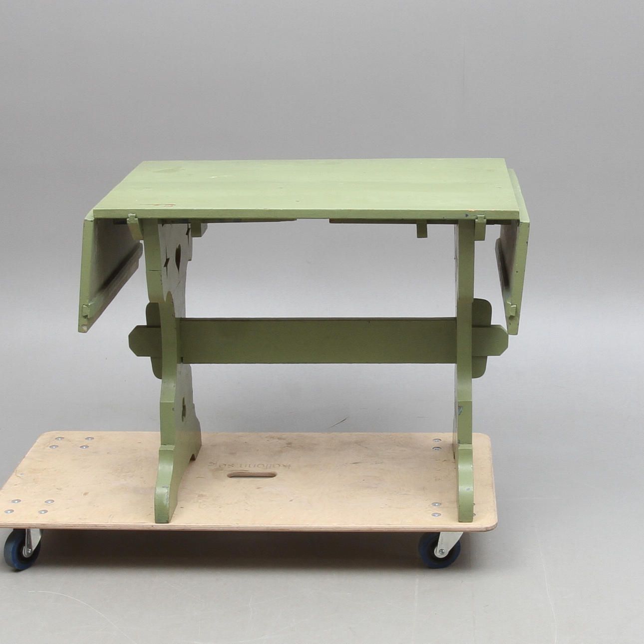 KLAFFBORD, grönmålat, 1900-tal.