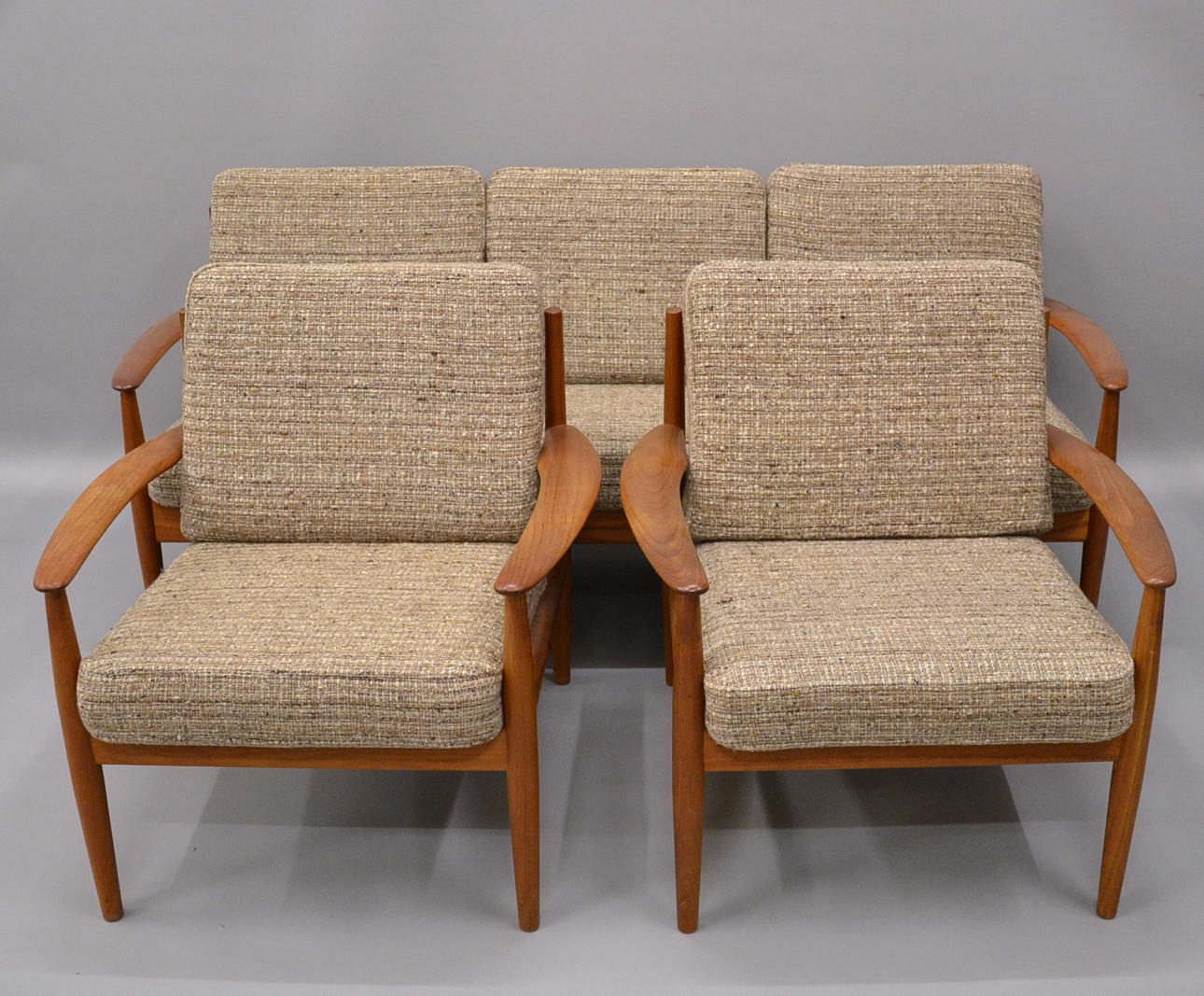 GRETHE JALK. Sofa og to lænestole.