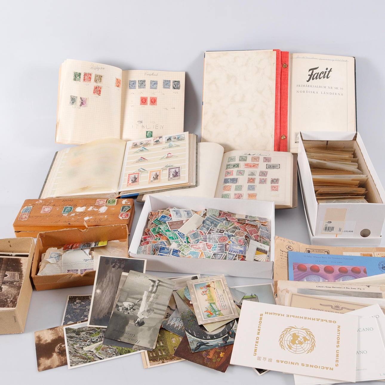 STAMP COLLECTION, worldwide, 2 boxes.