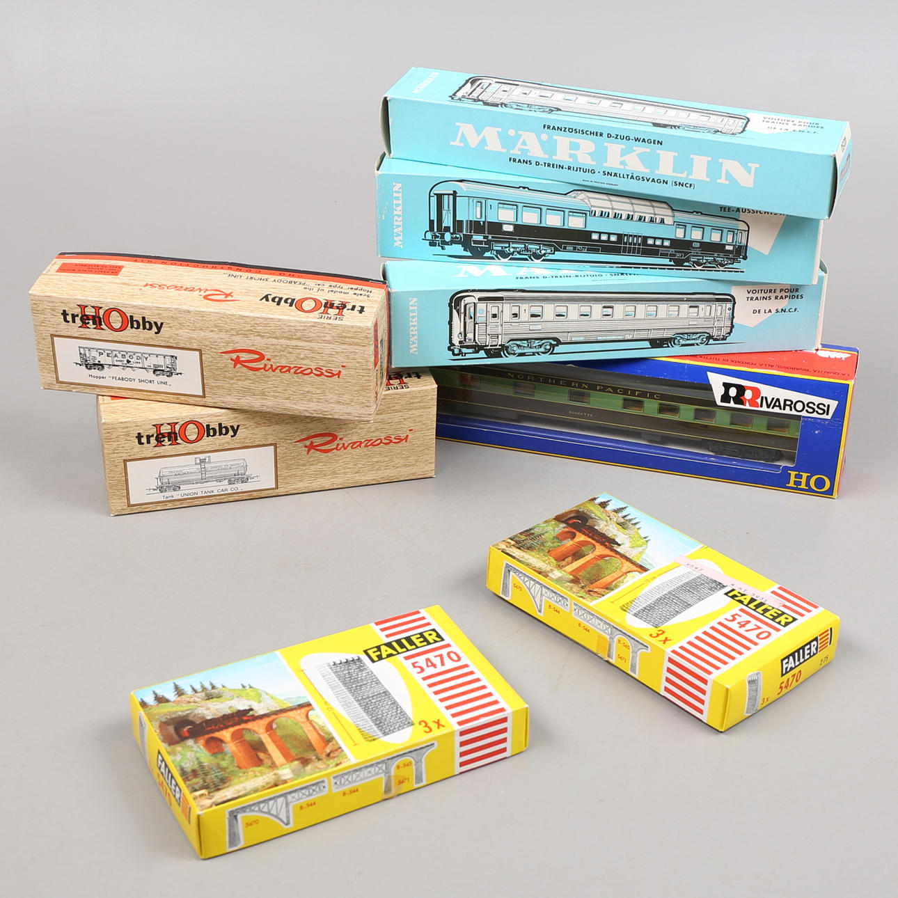 TRAIN WAGONS etc., 8 pcs., Rivarossi, Märklin, Faller.