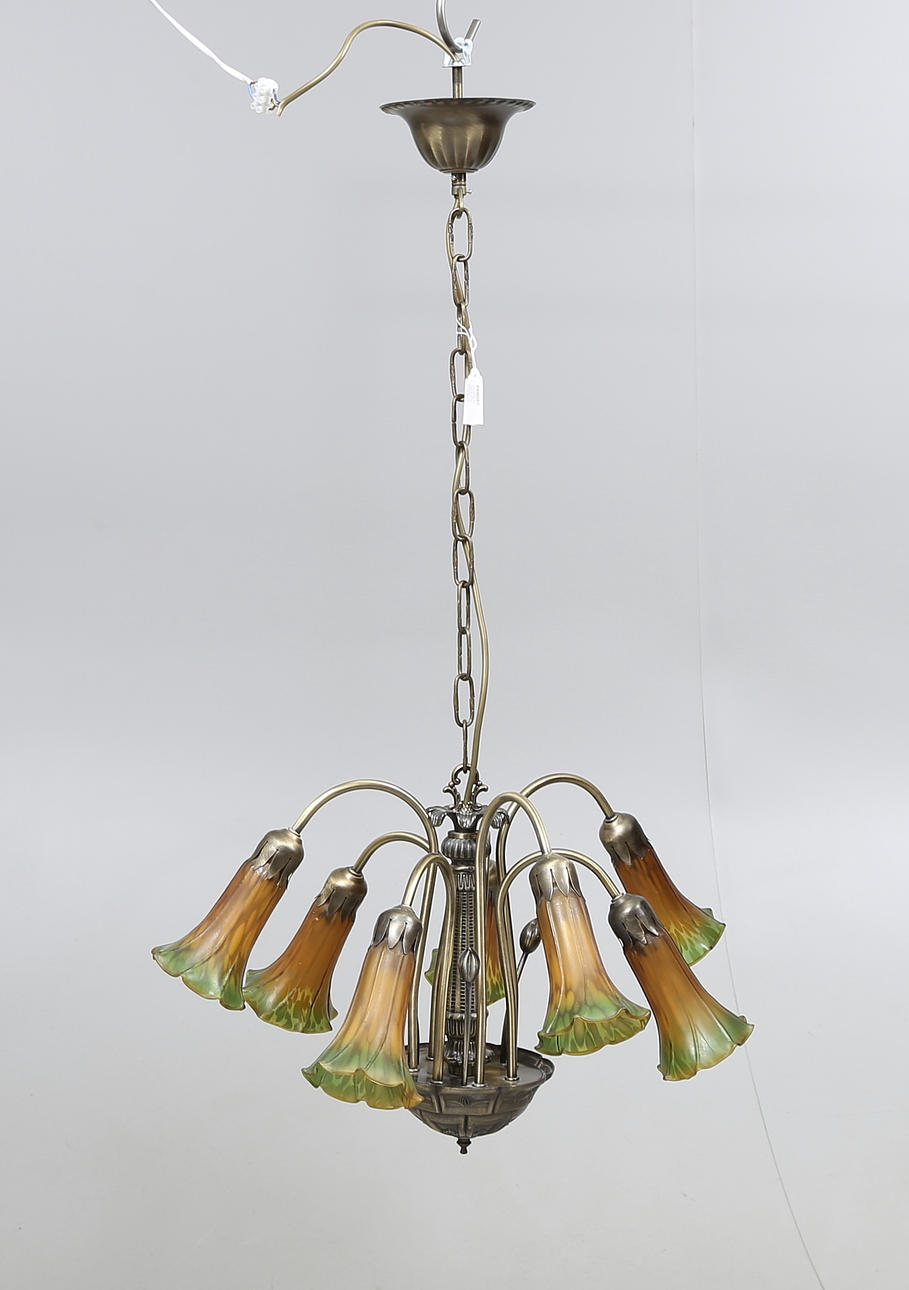 TAKLAMPA, art nouveau-stil, 1900/2000-tal, total höjd exclusive kedja ca. 39 cm.