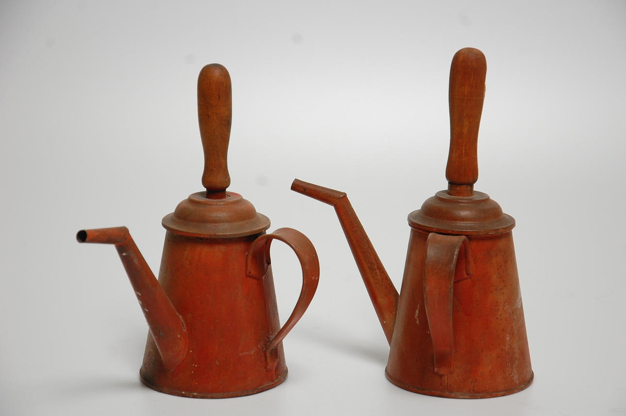 OLJEKANNOR, 1 par, för fartygsmotorer.