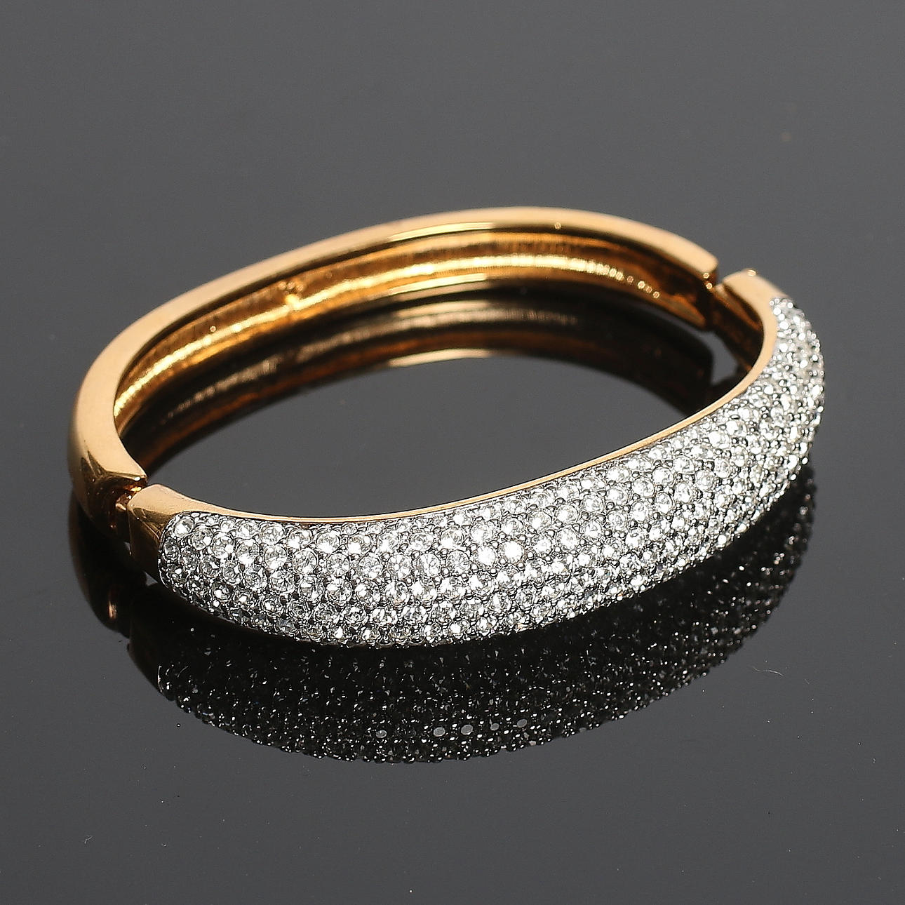 ARMBAND, förgylld metall samt kristaller, "Jeweler´s collection", Swarovski. 1900-tal.