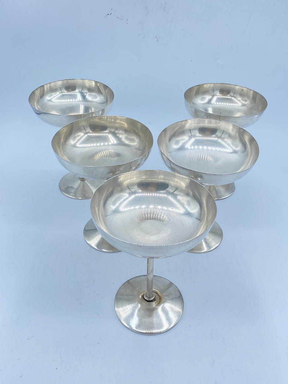 JUEGO DE 5 COPAS DE CAVA EN PLATA.