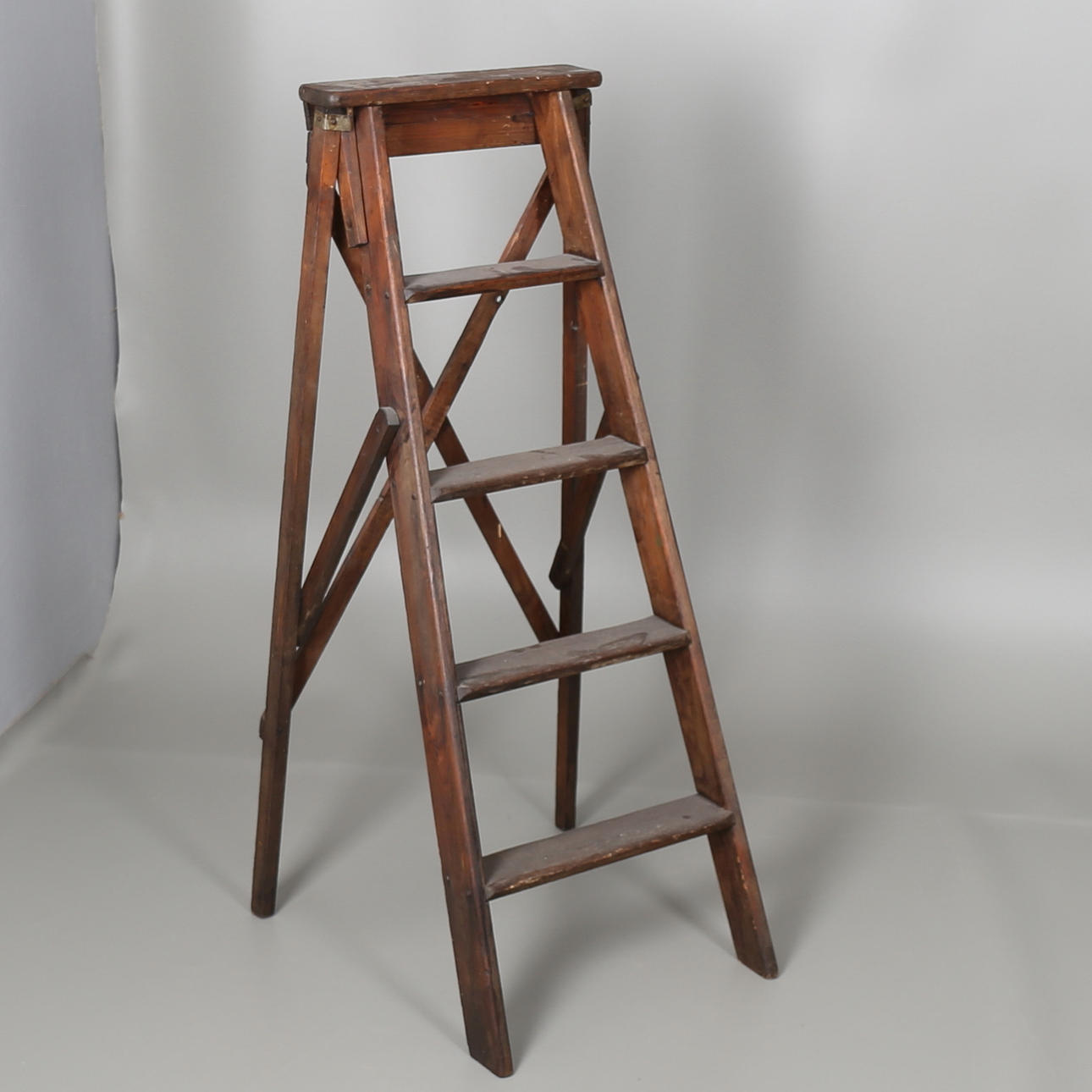 STEGE i trä, ihopfällbar, 4-steg, 1940/50-tal.