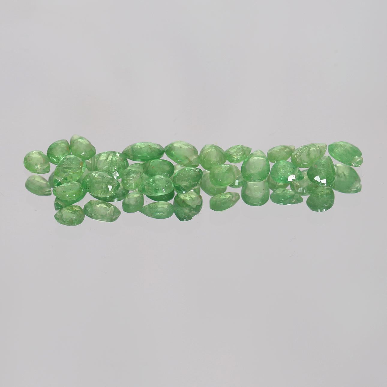 TSAVORIT, ca. 10 ct.