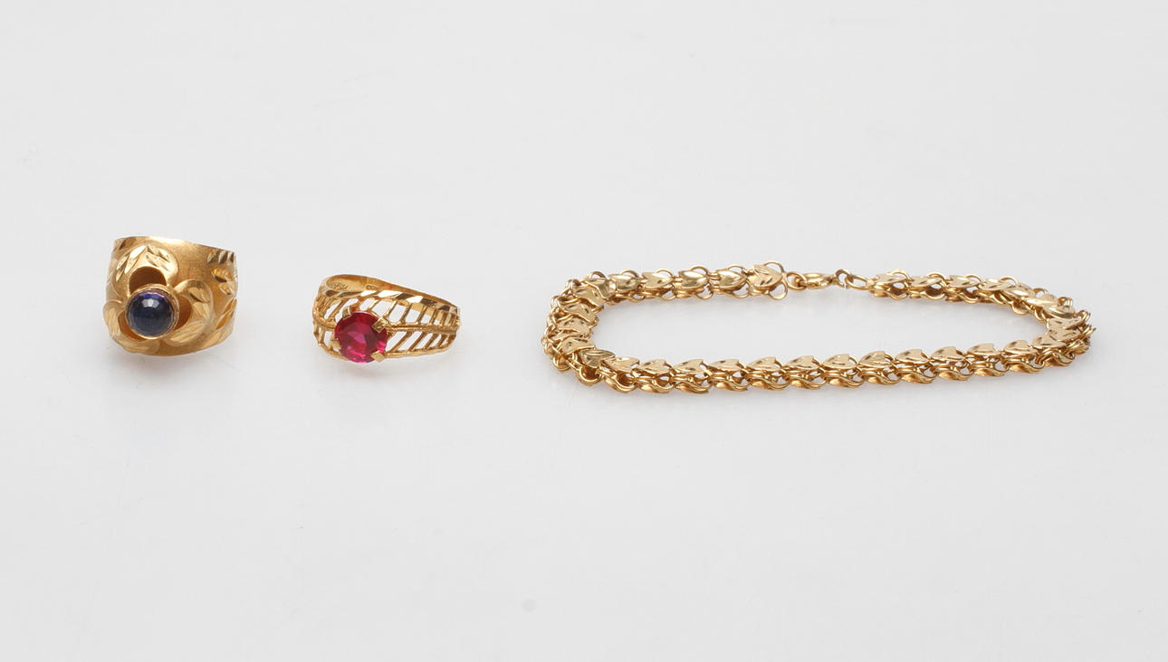ARMBAND SAMT 2 RINGAR, 21k guld, vikt ca 13,8 gr.