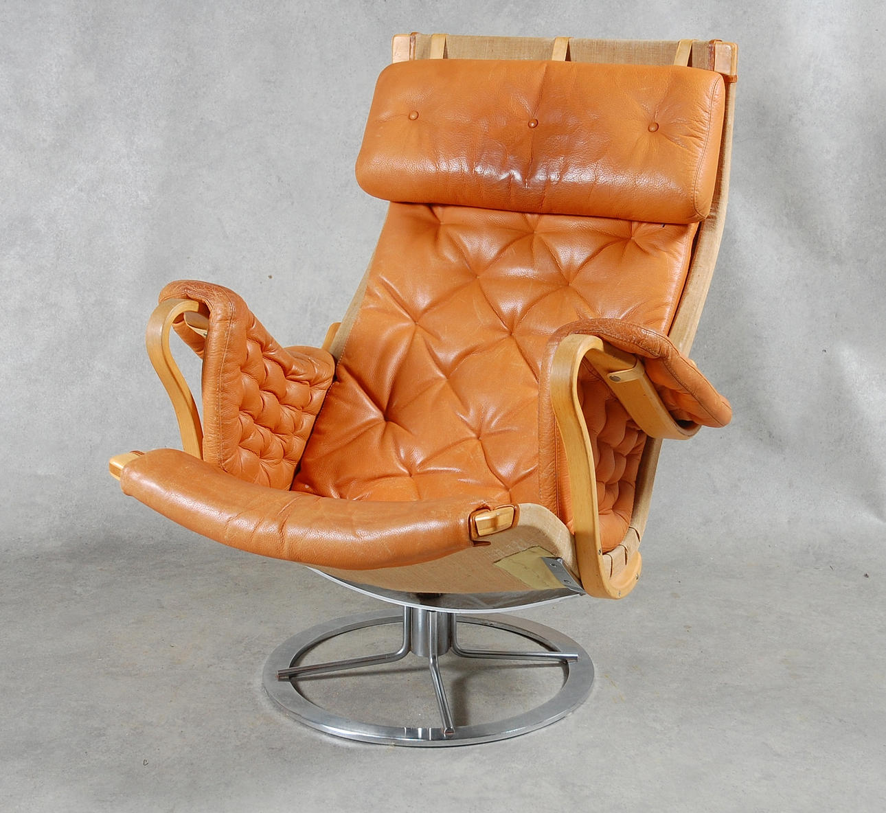 BRUNO MATHSSON. fåtölj " Pernilla " med snurr.