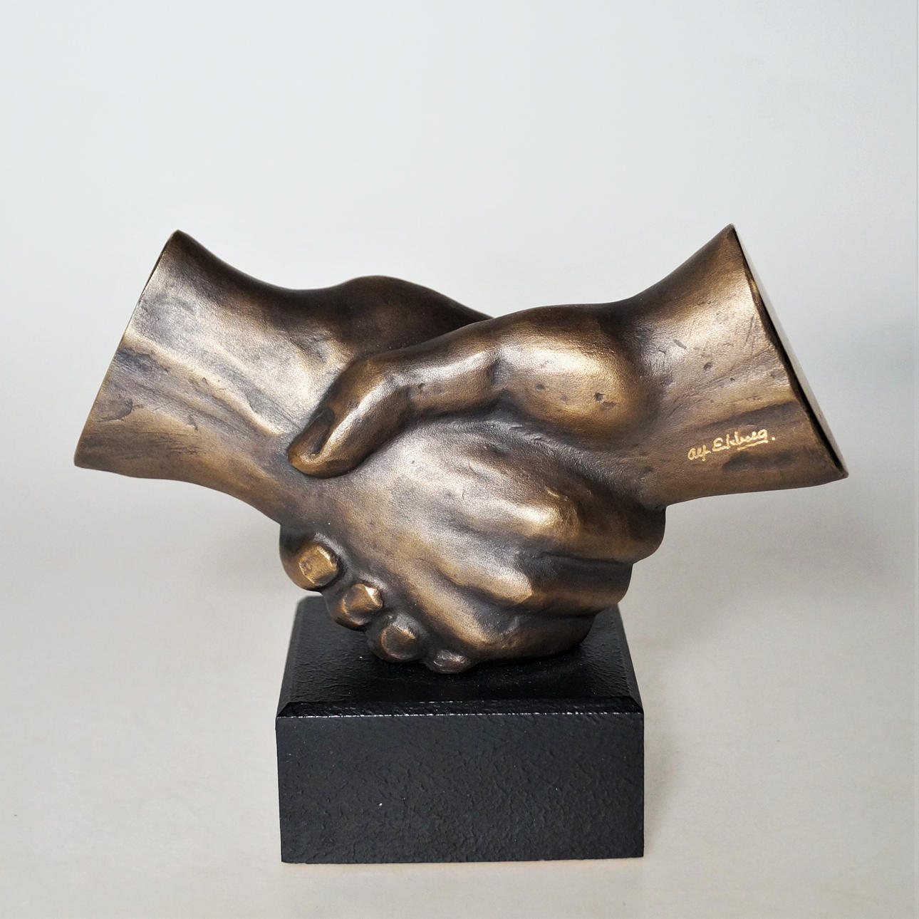 ALF EKBERG. sculpture, bronze, "Handshake".