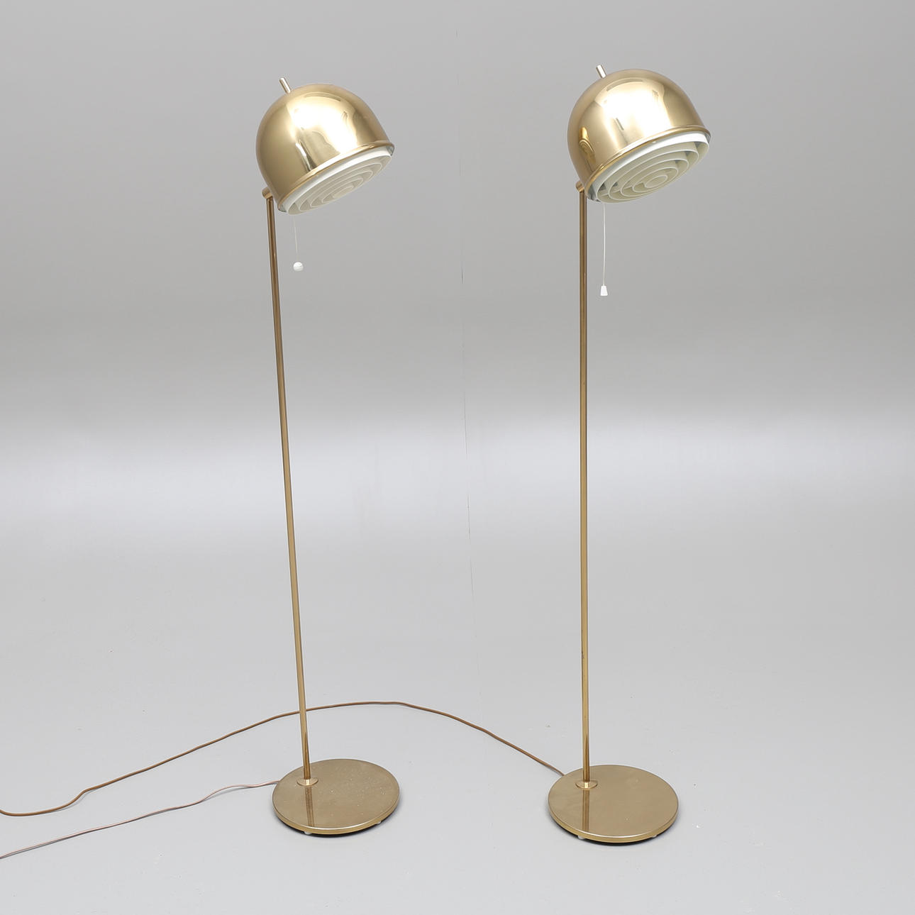 GOLVLAMPOR, ett par, Bergboms, 1900-talets andra hälft.