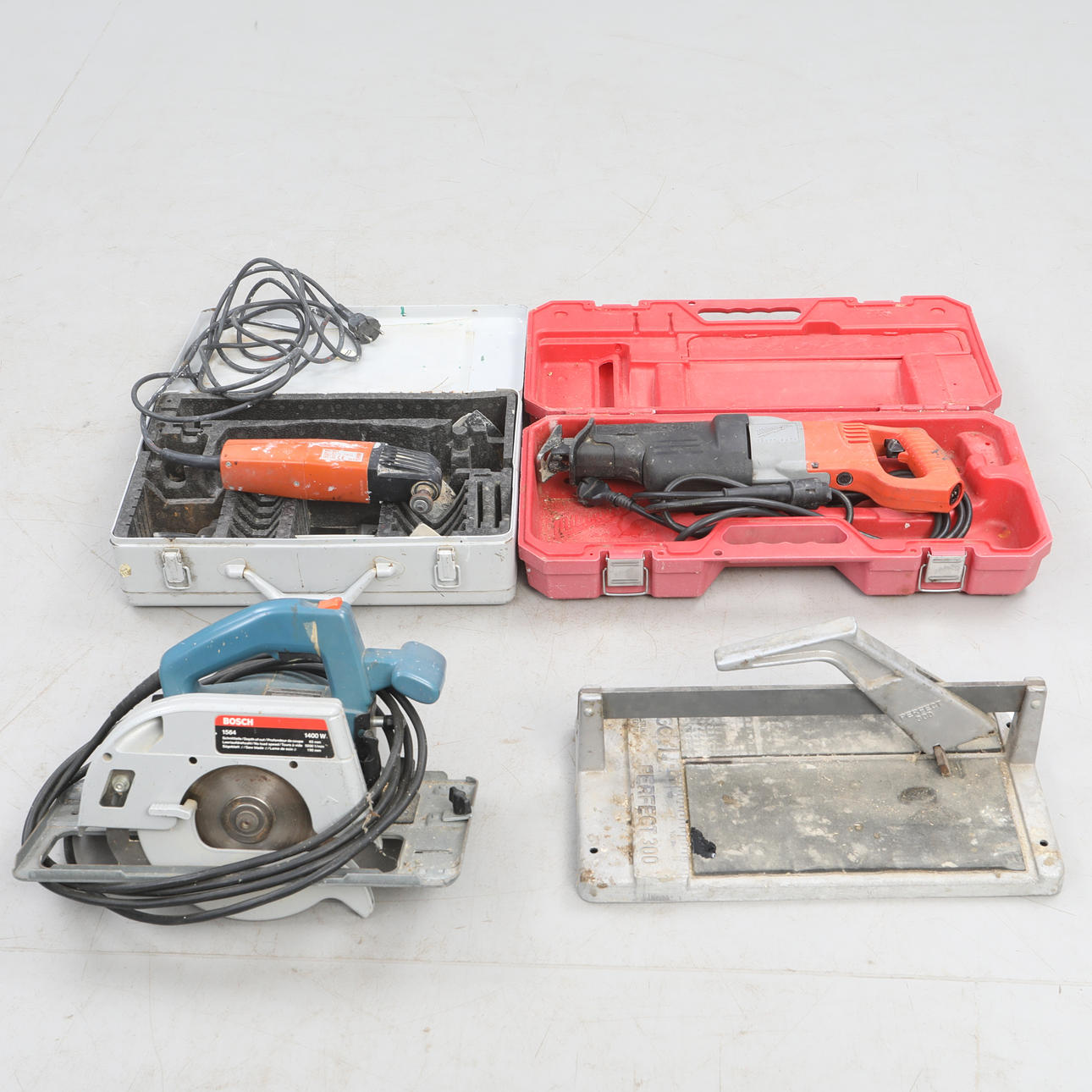 WERKZEUGE, Ein Menge, 4 Teile, darunter Milwaukee.