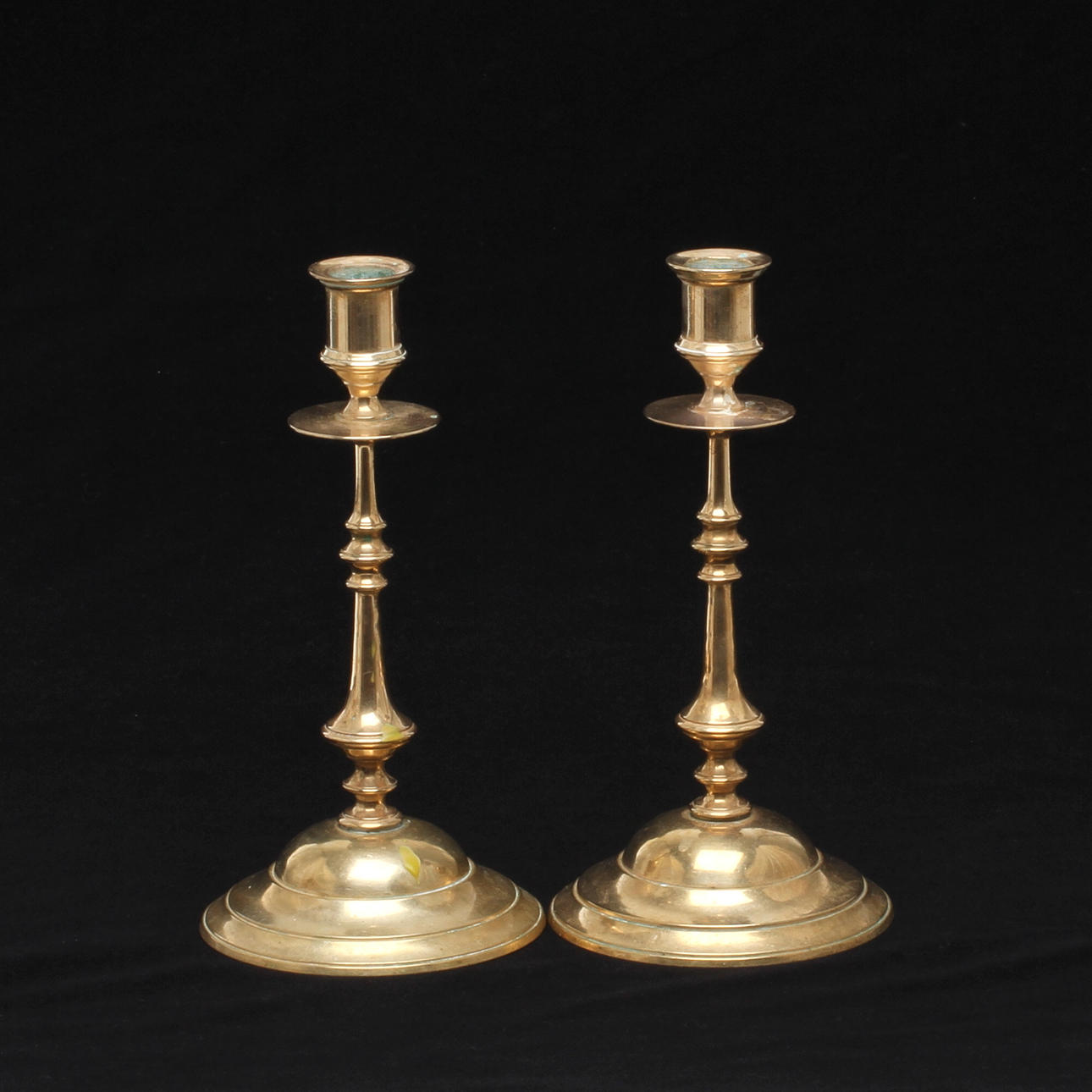 LJUSSTAKAR, ett par, mässing, Skultuna.