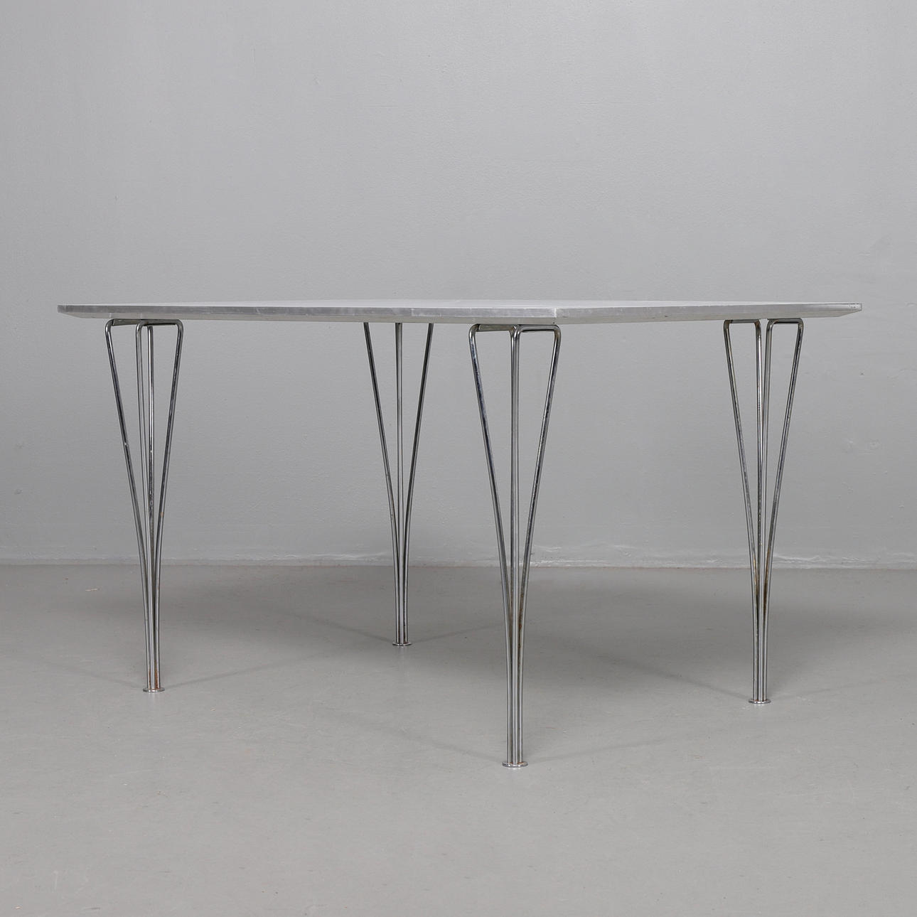 MESA, Arne Jacobsen, Fritz Hansen, Dinamarca.