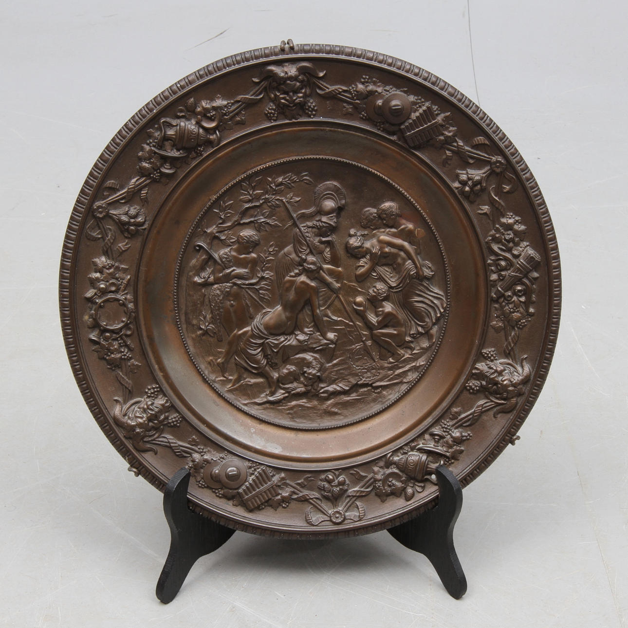 DEKORATIONSFAT, patinerad metall, möjligen Tyskland, tidigt 1900-tal.