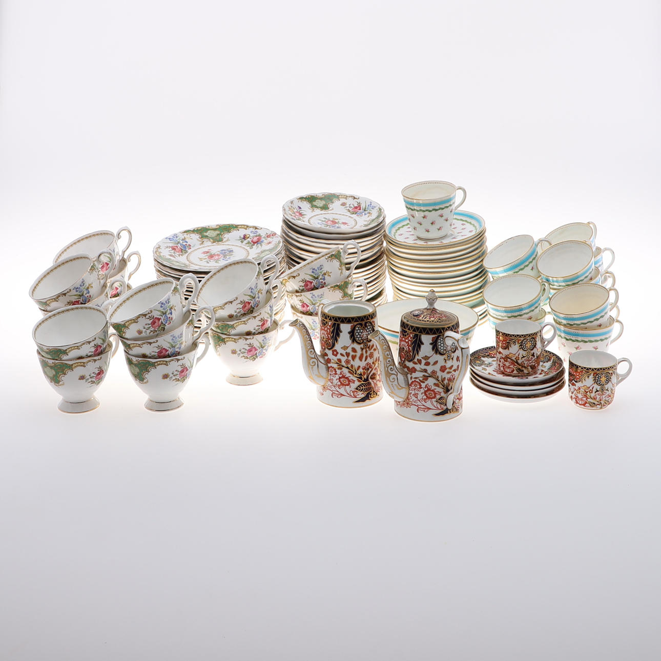 A TUSCAN BONE CHINA 'WINDSOR' PART TEA SERVICE.