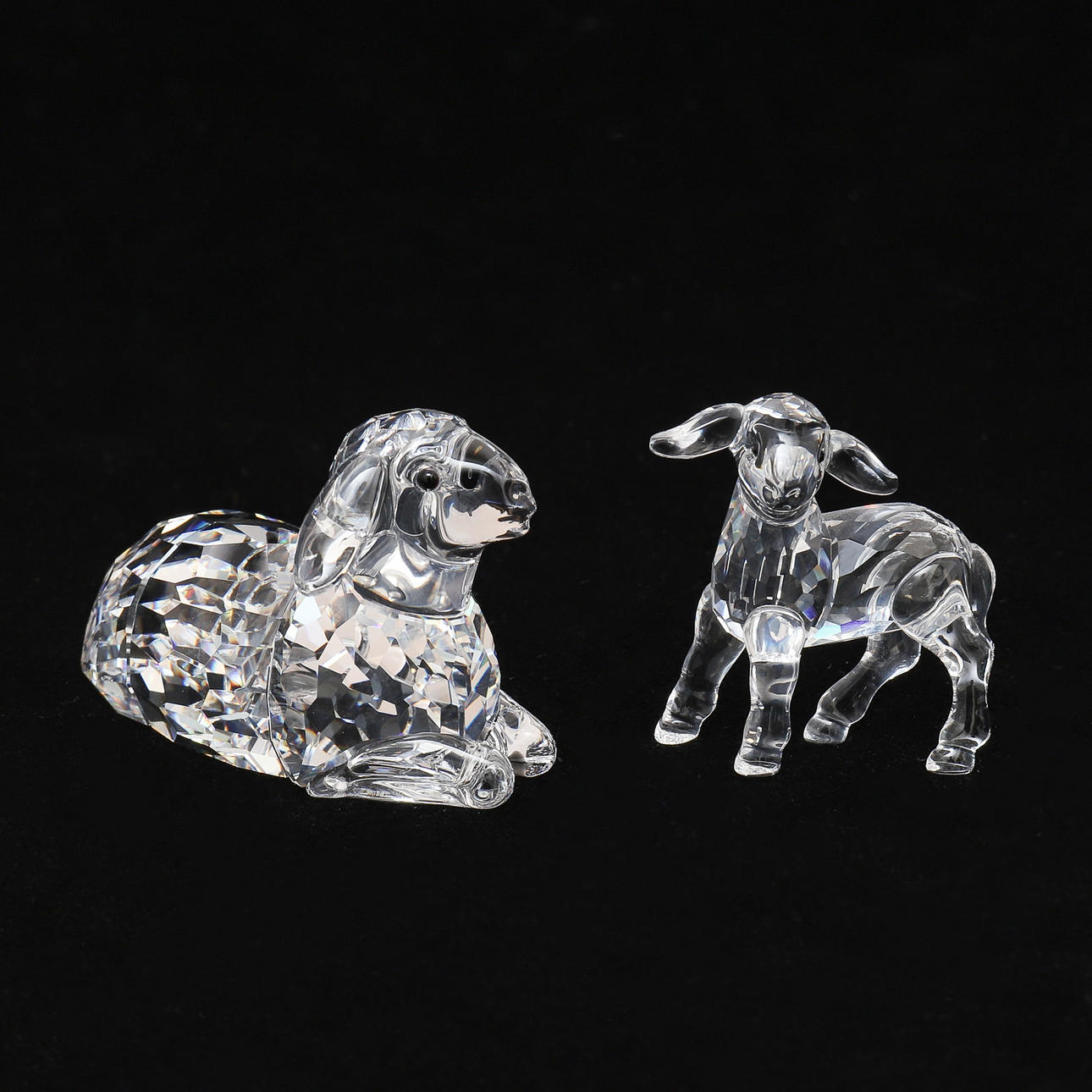 SWAROVSKI: MOTHER SHEEP & LITTLE LAMB.