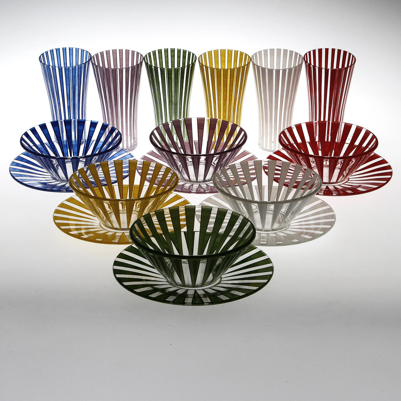 GLASSERVIS, 32 st, "Strikt", Bengt Orup för Johansfors.