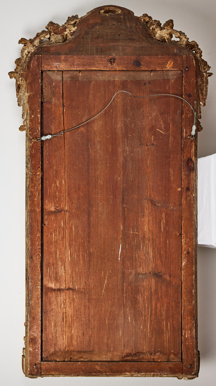 MIRROR, high-class Rococo Stockholm work of castle workshop quality, Olof Westerberg's art, fully sculpted decor, gilded with polished gold and hammered metal. Mirrors - Auctionet