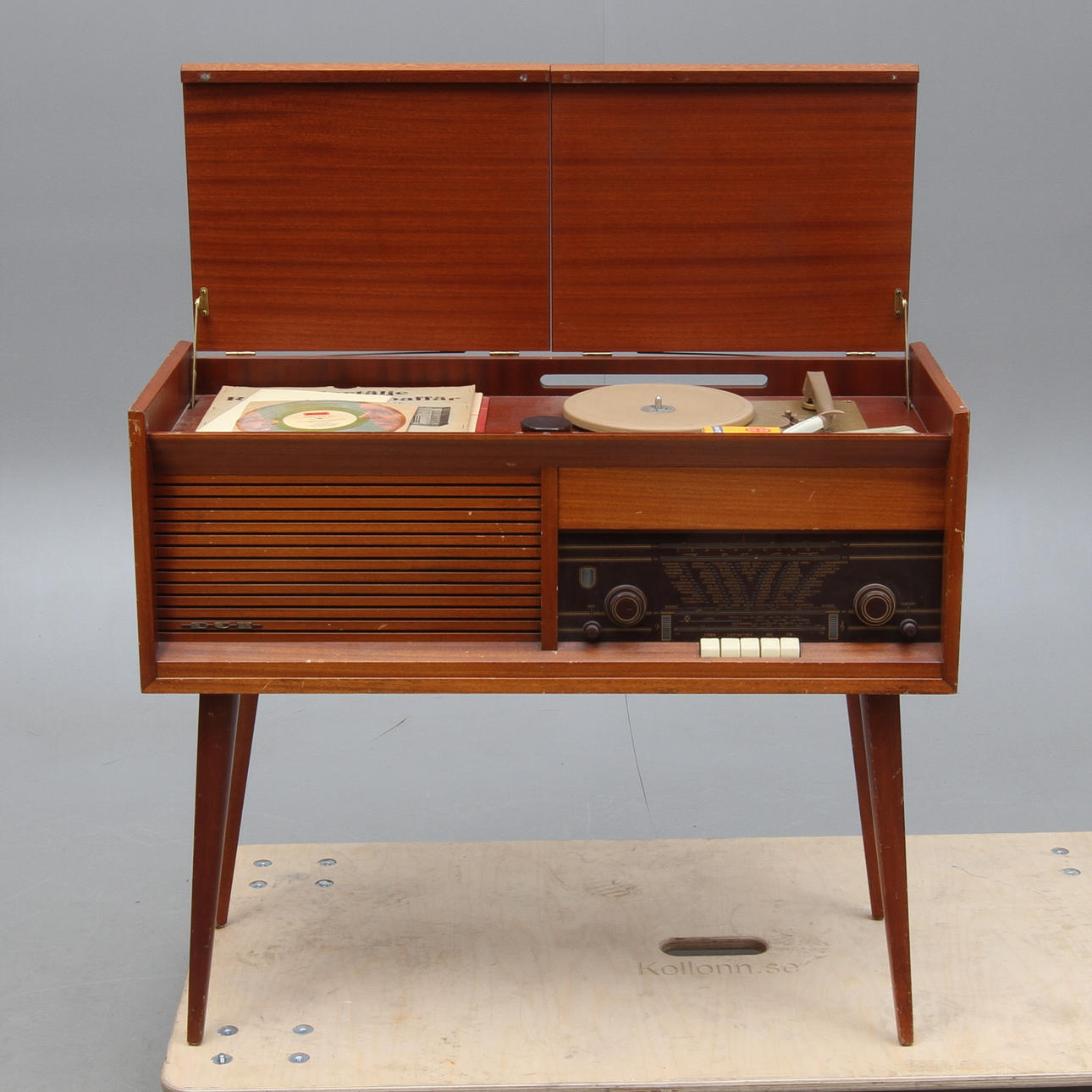 RADIOGRAMMOFON, Dux, typ V 1393.