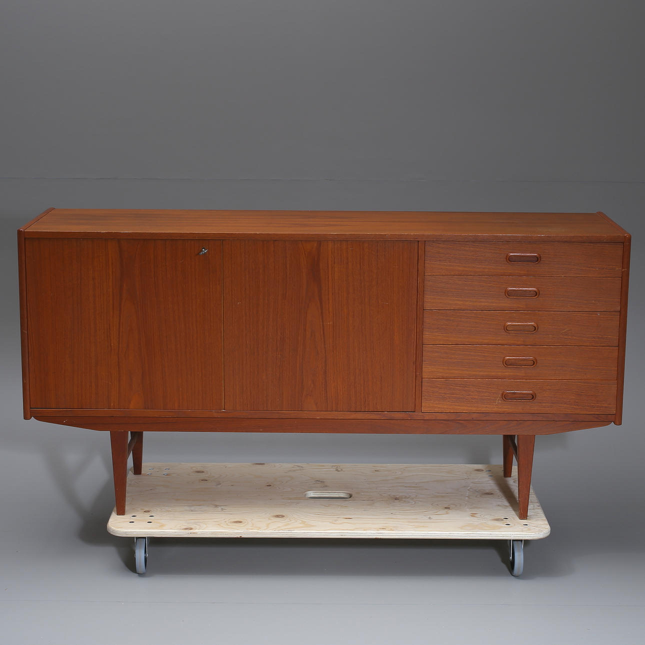 SIDEBOARD, 1960-tal.