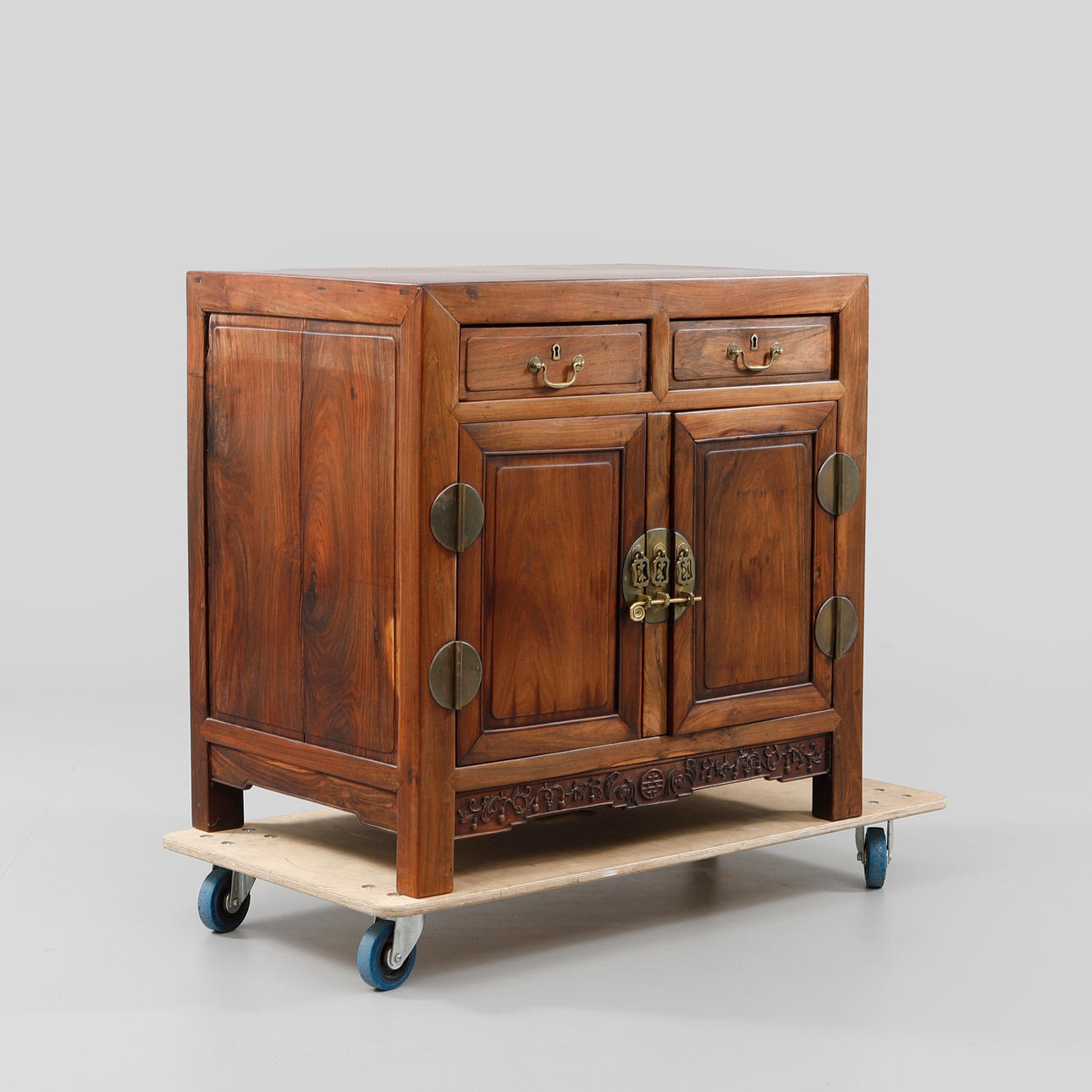 SKÅP, orientaliskt, 1900-tal.