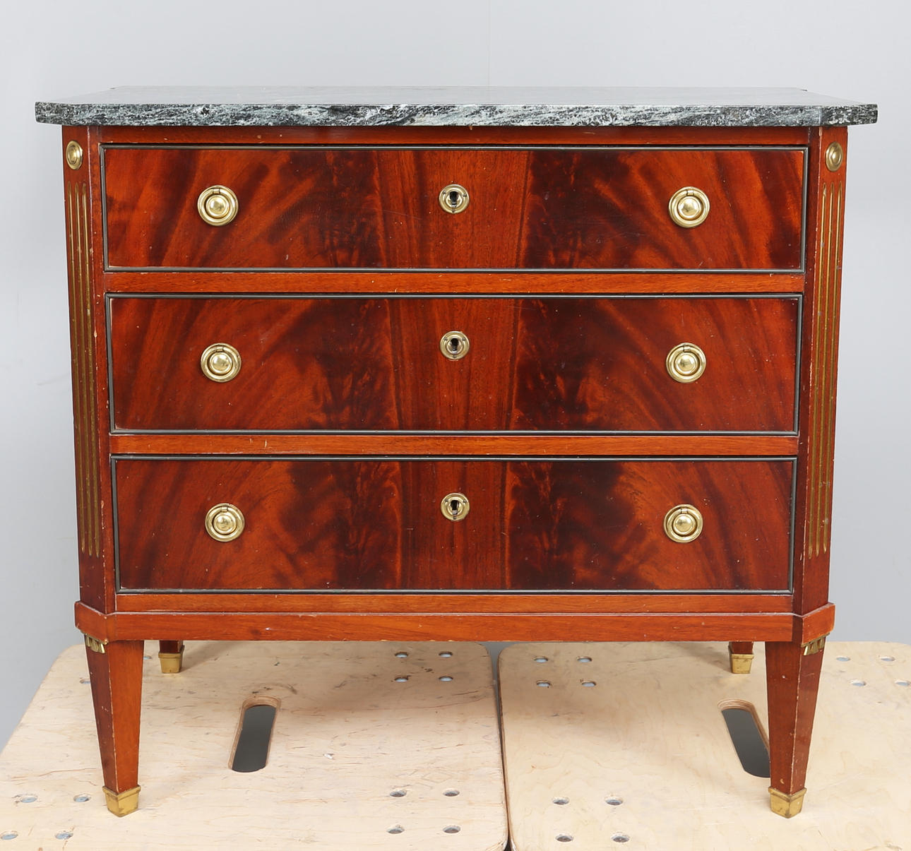 BYRÅ, Gustaviansk stil, 1940/50-tal.