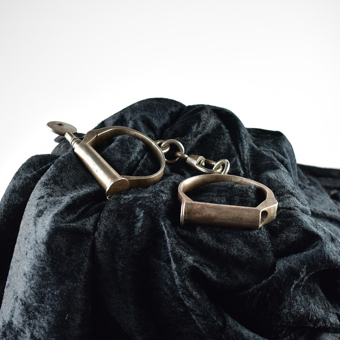 ESPOSAS/GARRAS, hierro, siglo XIX.