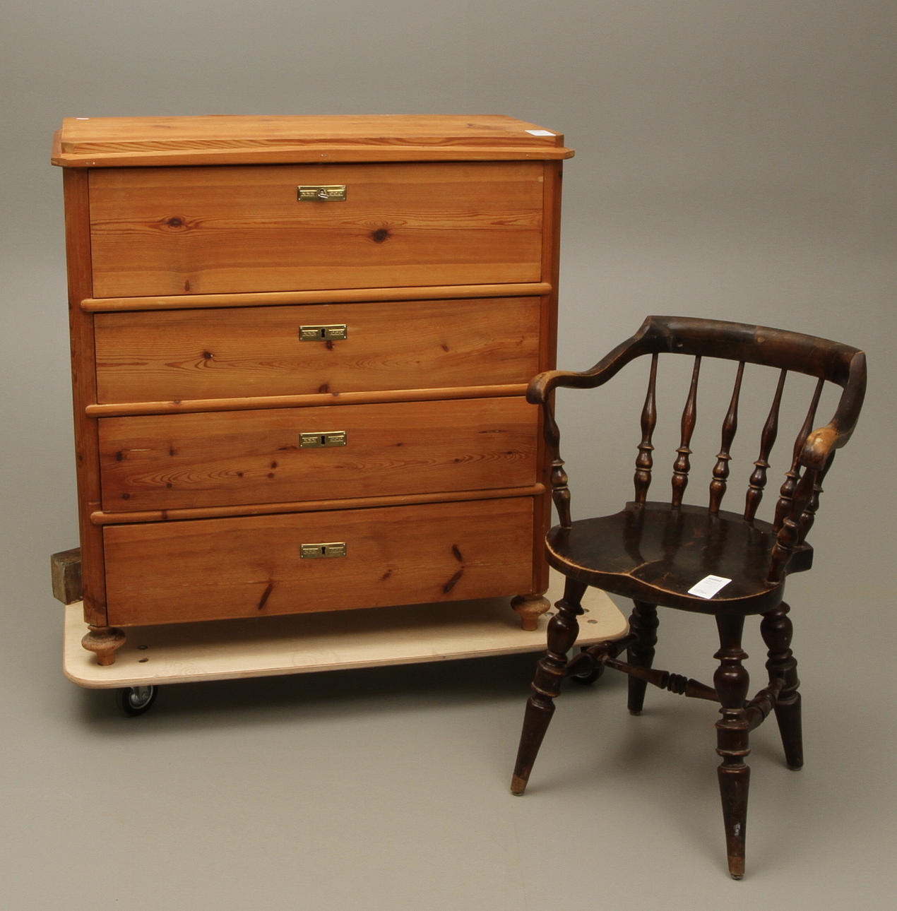 BYRÅ, 1800/1900-tal, samt KARMSTOL.