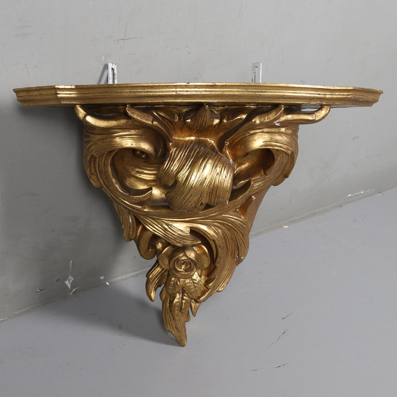 CORNER SHELF, rococo style, 19th/20th century.