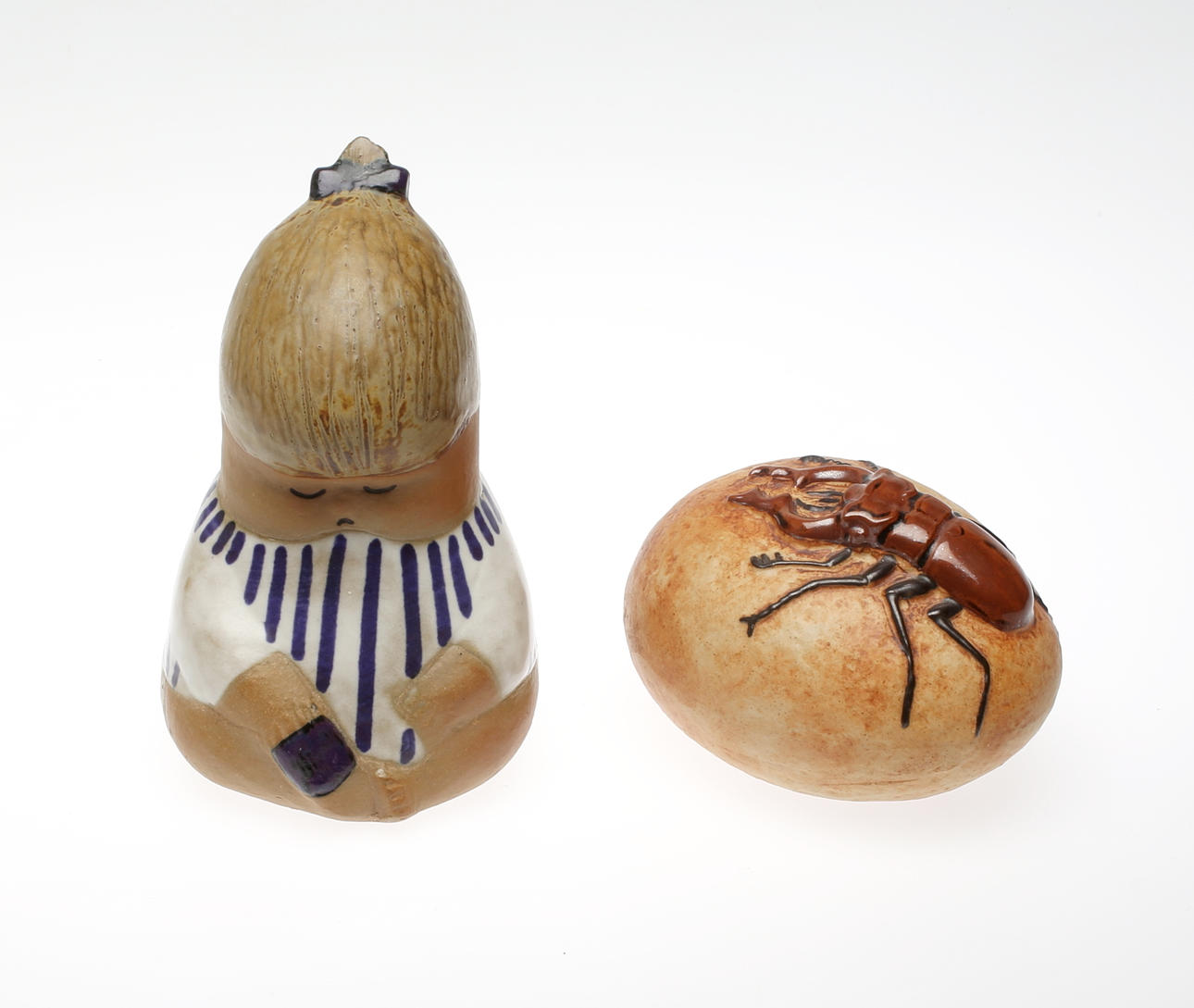 LISA LARSON. Figuriner, 2 st, "Johanna" samt Ekoxe.