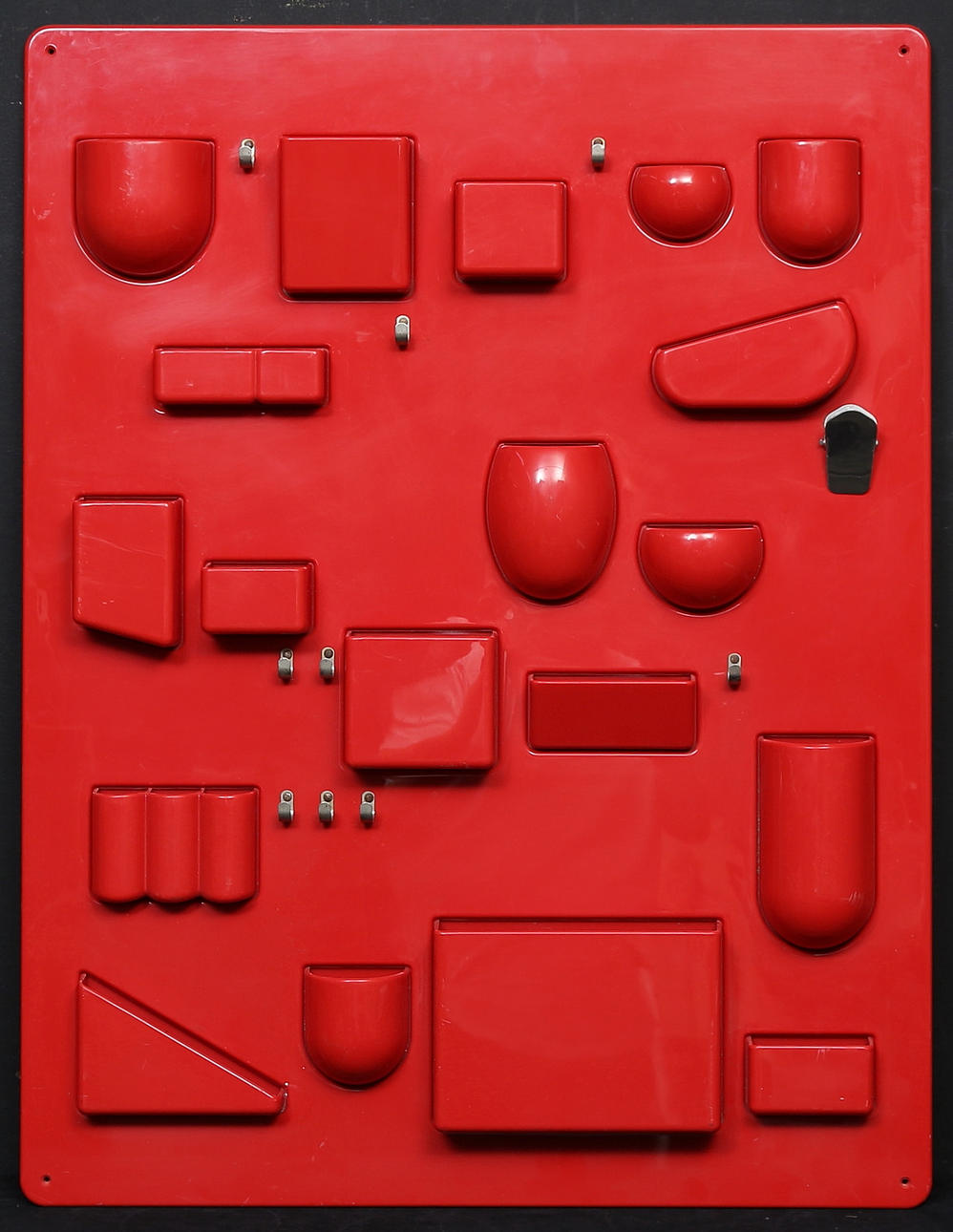 DOROTHEE BECKER. Väggförvaring, plast, "Uten.Silo", formgiven 1969.