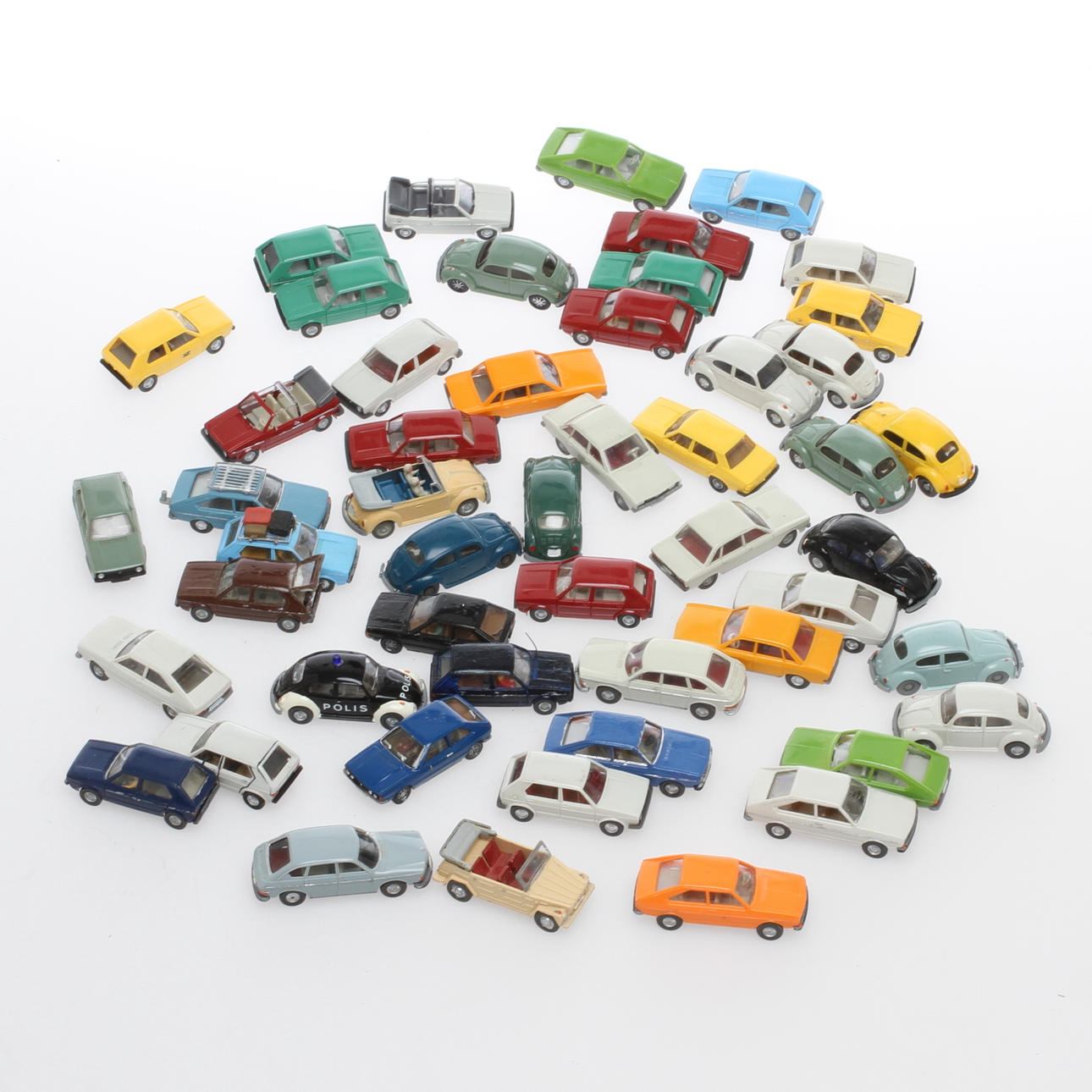 MODELLBILAR WIKING. Cirka 50 stycken, varav vcirka 10 ommålade.